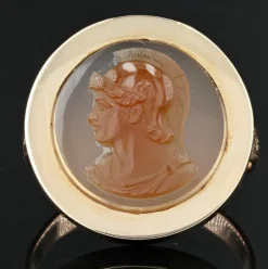 Bague camée sur agate ancienne