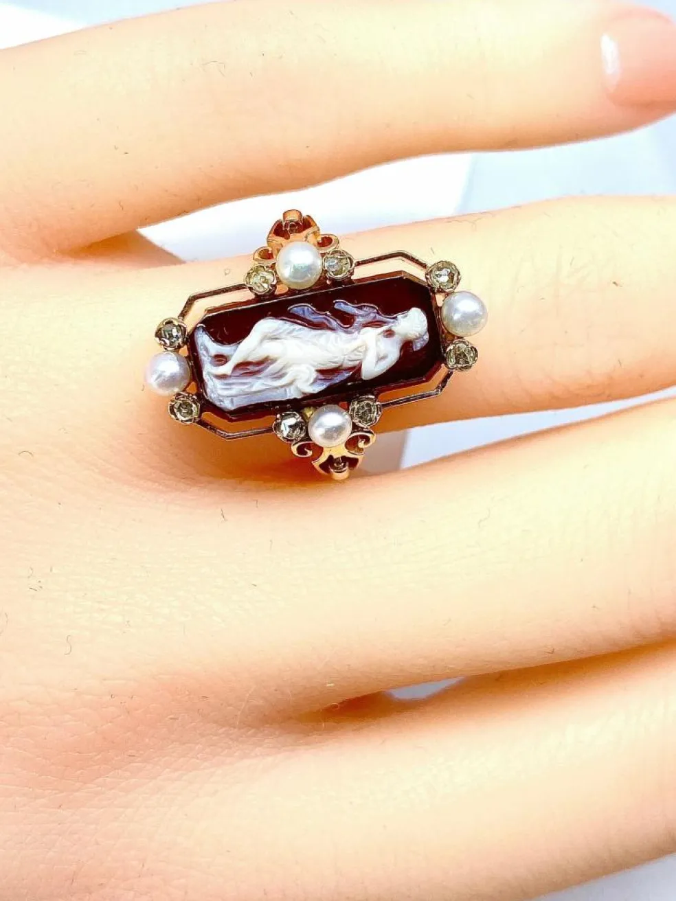 Bague camée sur agate perles fines diamants