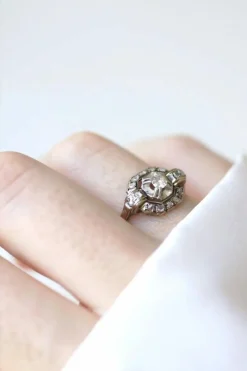 Bague carrée Art Déco diamants