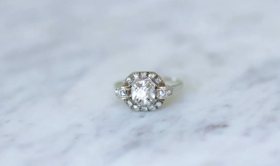 Bague carrée Art Déco diamants