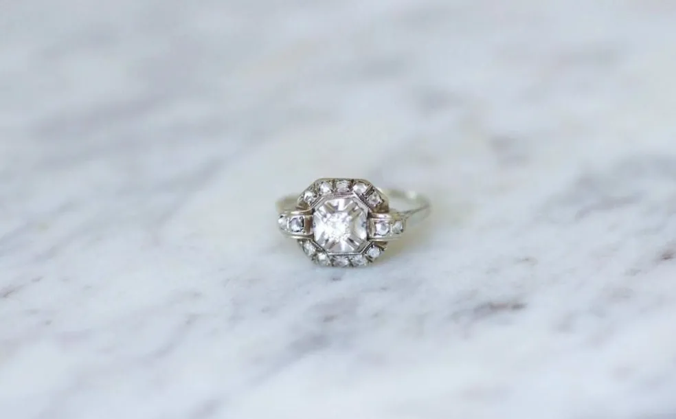 Bague carrée Art Déco diamants