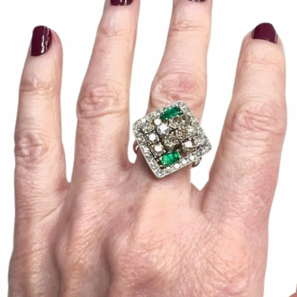 Bague carrée diamants émeraudes