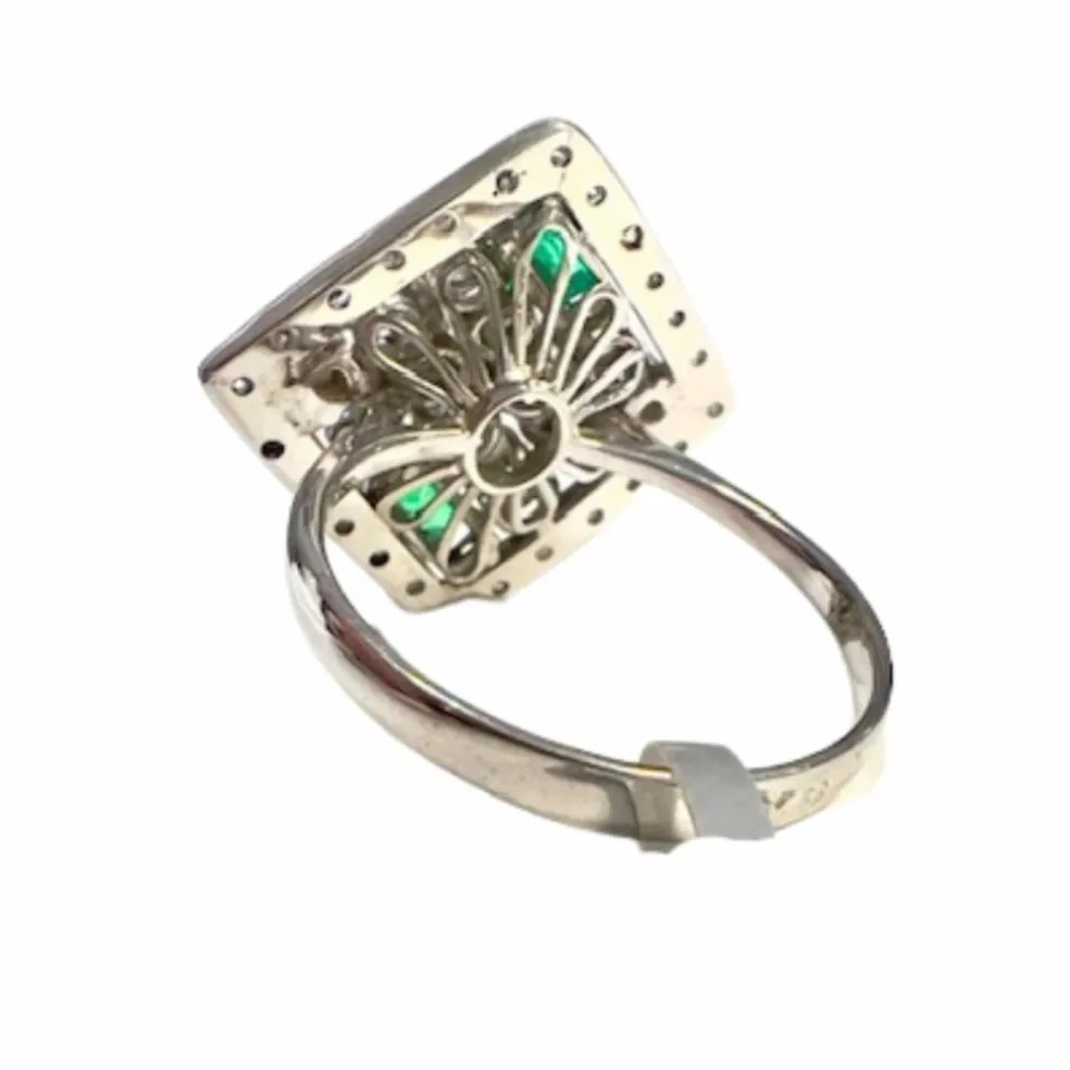 Bague carrée diamants émeraudes