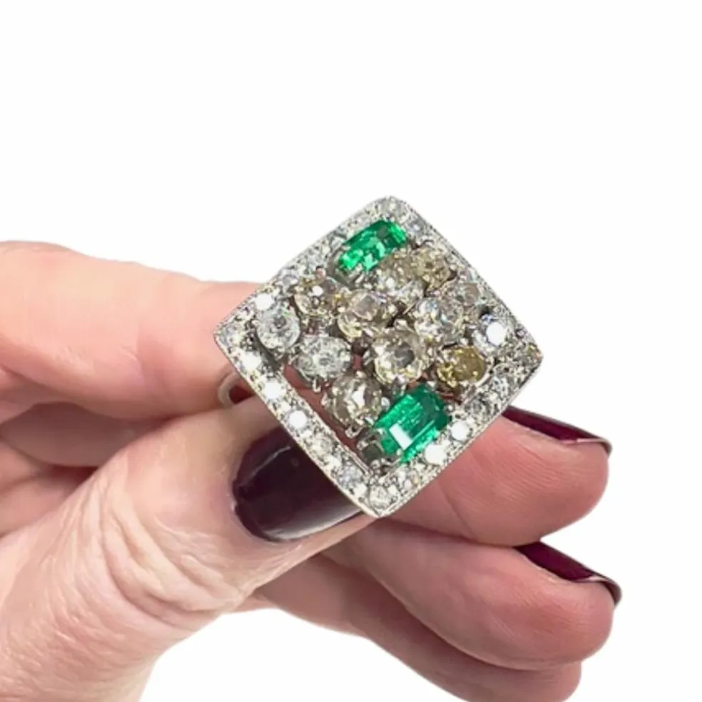 Bague carrée diamants émeraudes