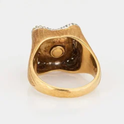 Bague carrée en or jaune, diamant et émail bleu royal