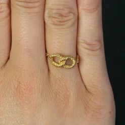 Bague chaine or jaune boucles entrelacées