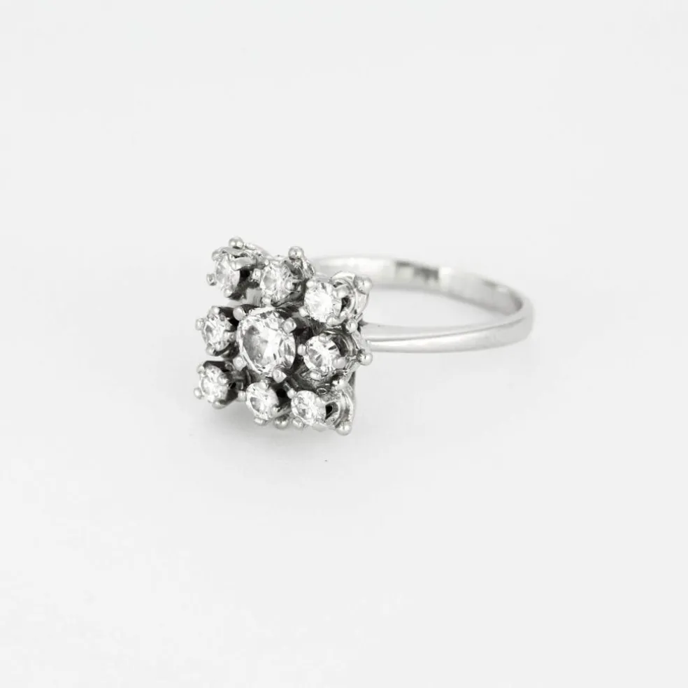Bague chaton carré, or gris et diamants
