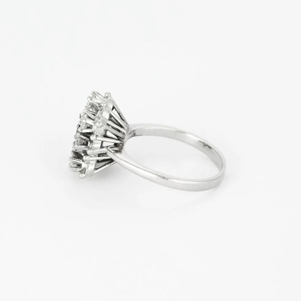 Bague chaton carré, or gris et diamants
