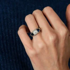 Bague chevalière Art Déco, diamant et saphirs
