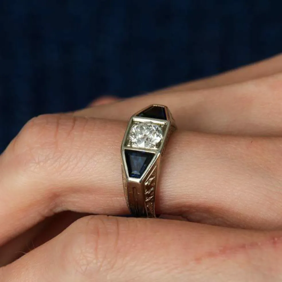 Bague chevalière Art Déco, diamant et saphirs