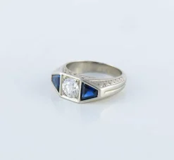Bague chevalière Art Déco, diamant et saphirs