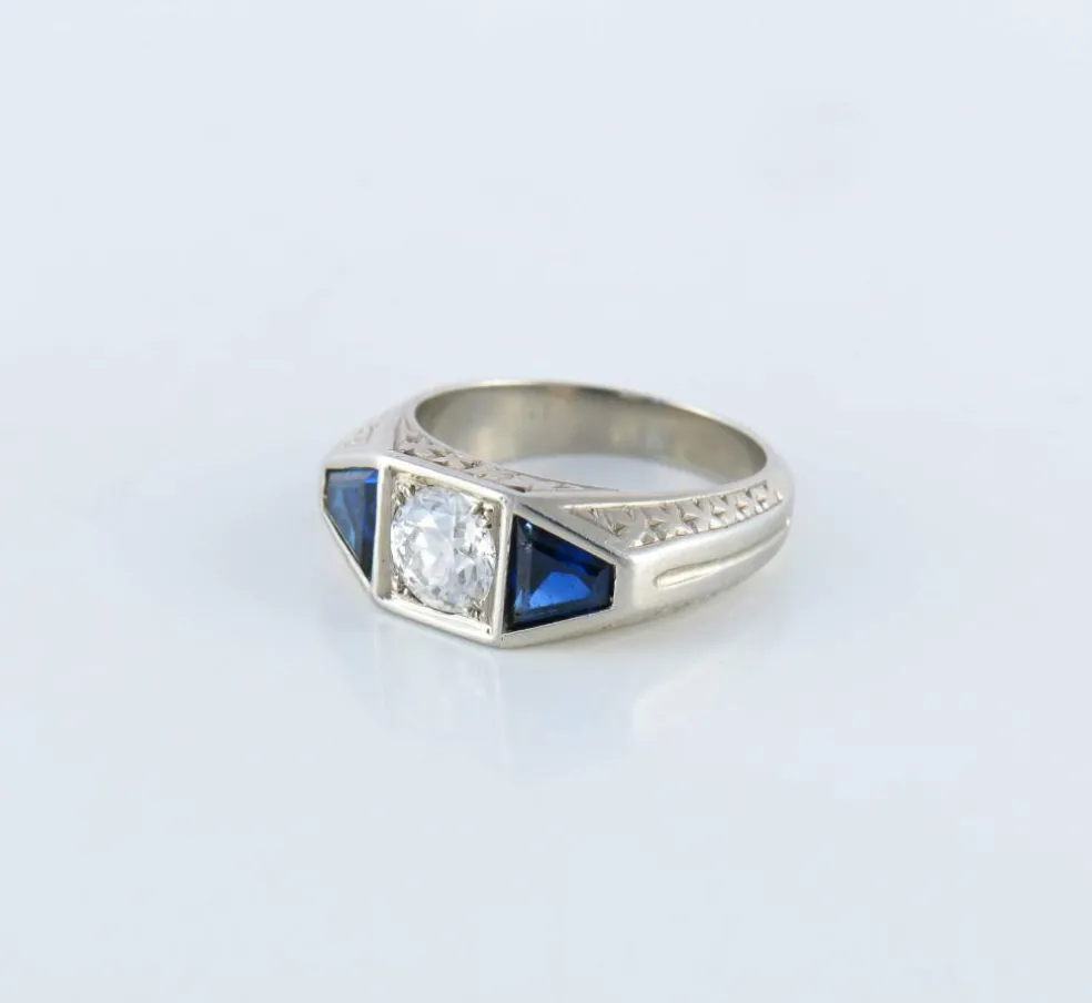 Bague chevalière Art Déco, diamant et saphirs
