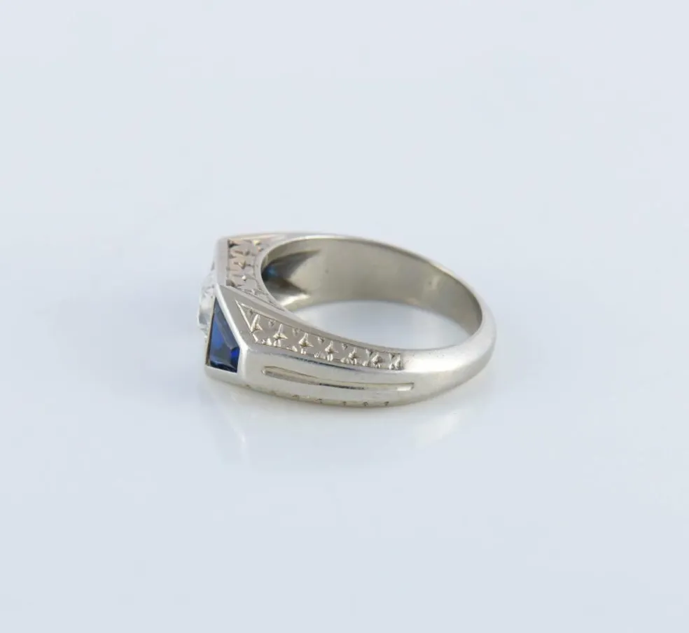 Bague chevalière Art Déco, diamant et saphirs
