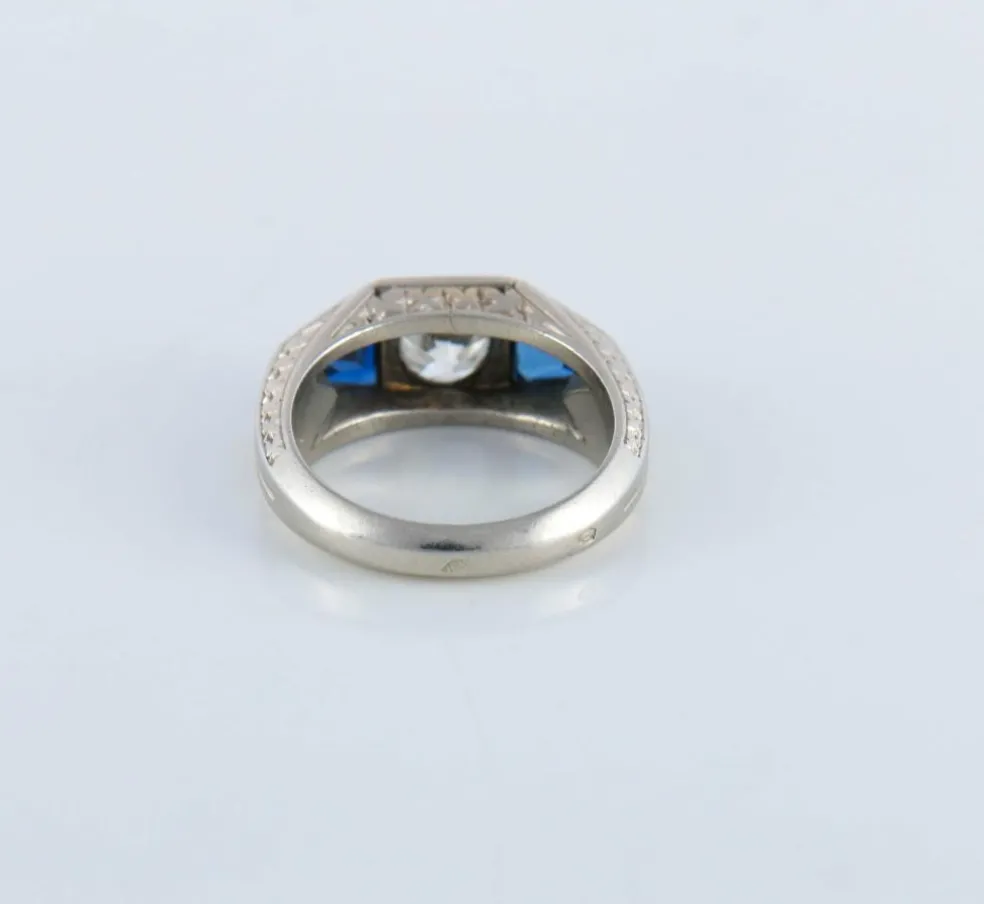 Bague chevalière Art Déco, diamant et saphirs
