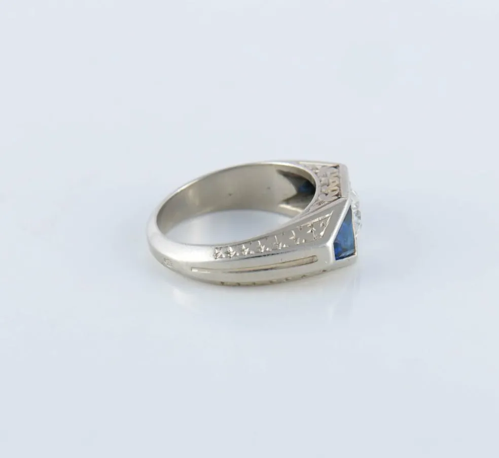 Bague chevalière Art Déco, diamant et saphirs