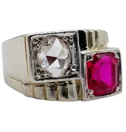 Bague chevalière art deco or blanc 18k et platine ornée d'un diamant taille rose et d'un rubis synthétique