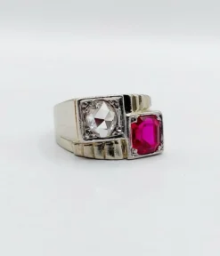 Bague chevalière art deco or blanc 18k et platine ornée d'un diamant taille rose et d'un rubis synthétique