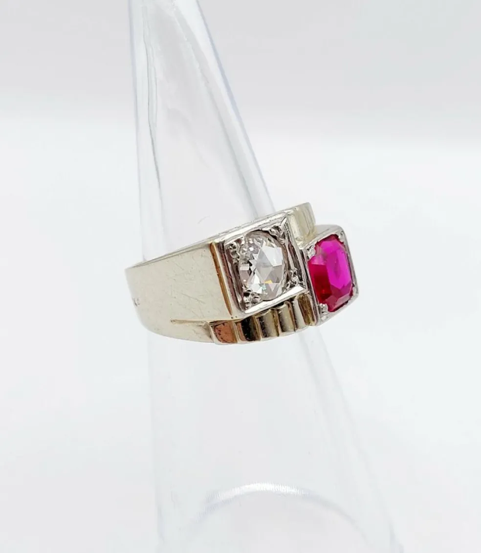 Bague chevalière art deco or blanc 18k et platine ornée d'un diamant taille rose et d'un rubis synthétique
