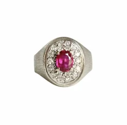 Bague chevalière en or gris 18k rubis et diamants