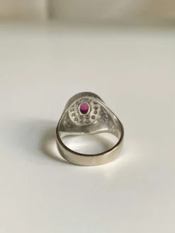 Bague chevalière en or gris 18k rubis et diamants