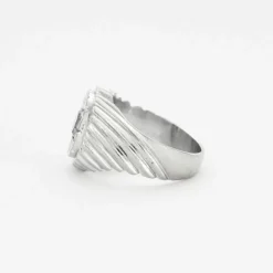 Bague chevalière en or gris et diamants