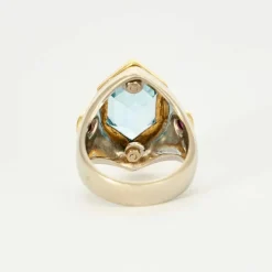 Bague chevalière en or gris topaze bleue et rubis
