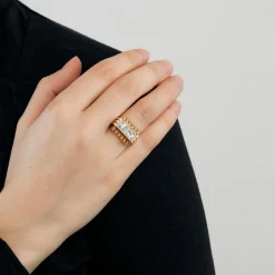 Bague chevalière godronnée diamants