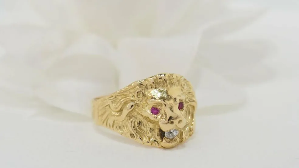 Bague chevalière Lion rubis et diamant