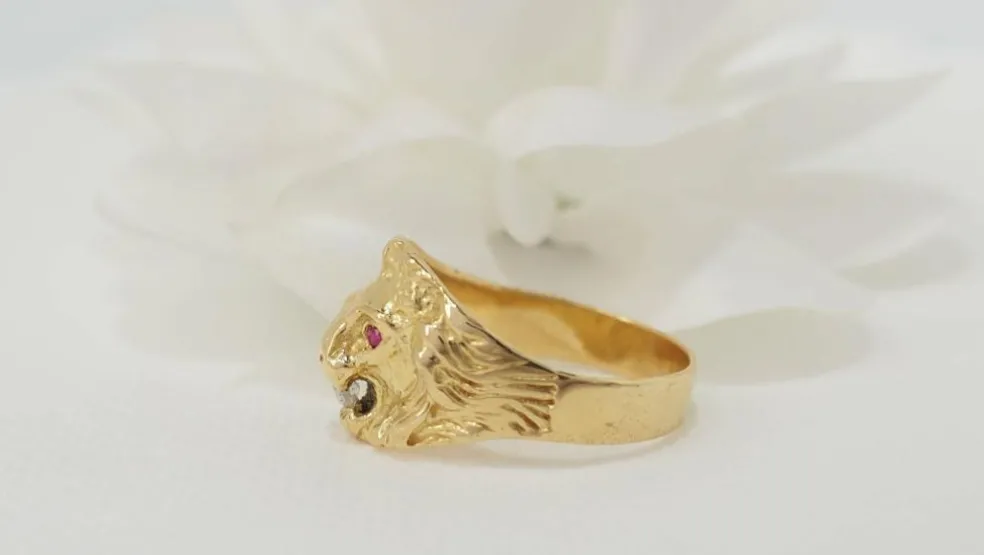 Bague chevalière Lion rubis et diamant