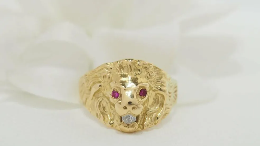Bague chevalière Lion rubis et diamant