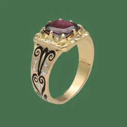 Bague chevalière Napoléon III en or jaune 18K avec émail et grenat – Taille 54