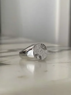 Bague chevalière or blanc et diamants