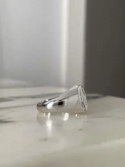 Bague chevalière or blanc et diamants