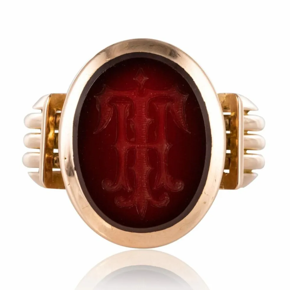 Bague chevalière or et intaille sur cornaline