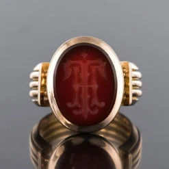 Bague chevalière or et intaille sur cornaline