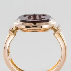 Bague chevalière or et intaille sur cornaline