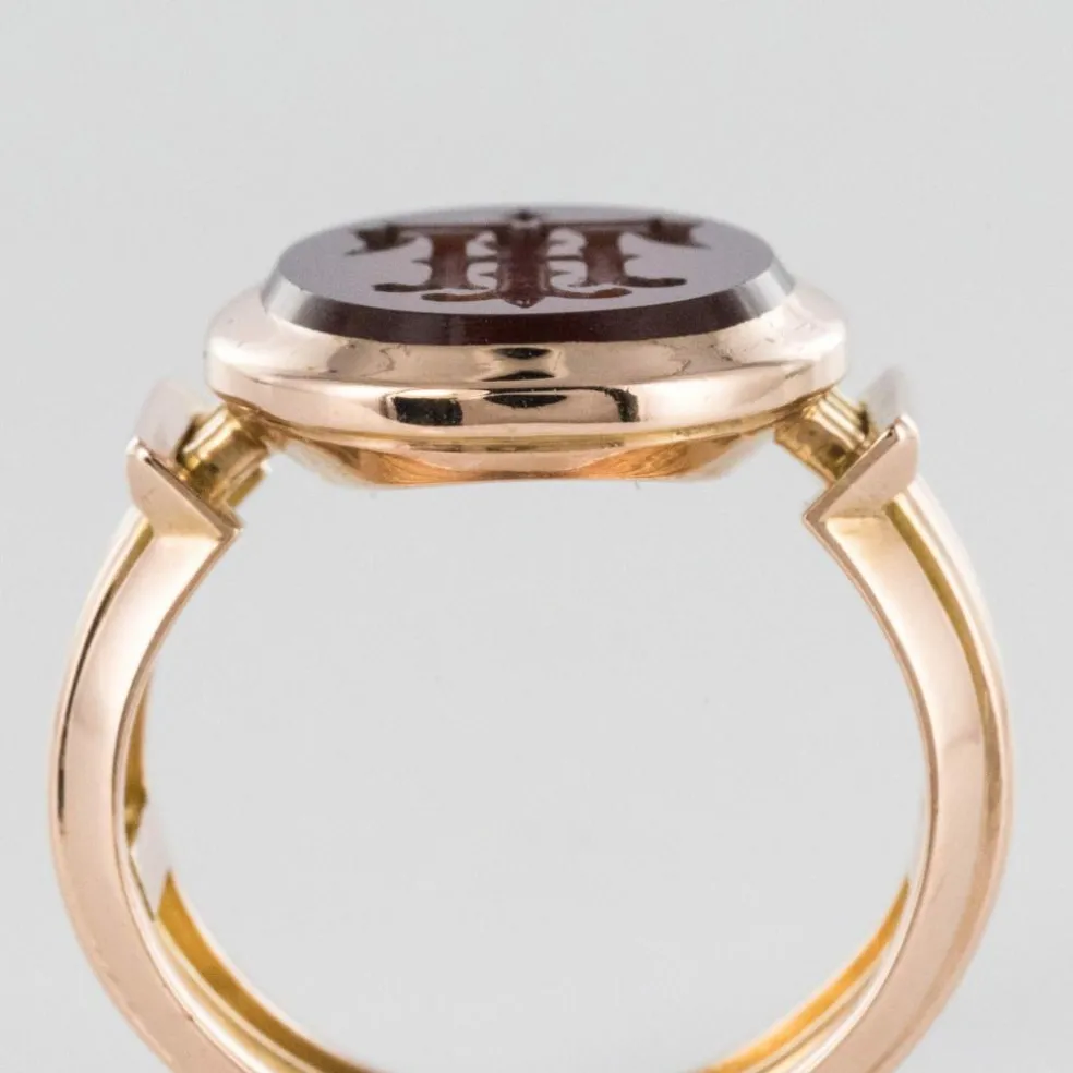 Bague chevalière or et intaille sur cornaline