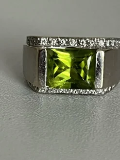 Bague Chevalière Or Gris Péridot Diamants