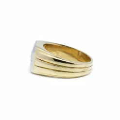 Bague chevalière or jaune et diamant