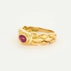 Bague chevalière or jaune et rubis