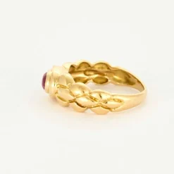Bague chevalière or jaune et rubis