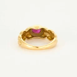 Bague chevalière or jaune et rubis