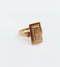 Bague chevalière victorienne or rose et or jaune, finement ciselée et gravée MR (circa 1890)