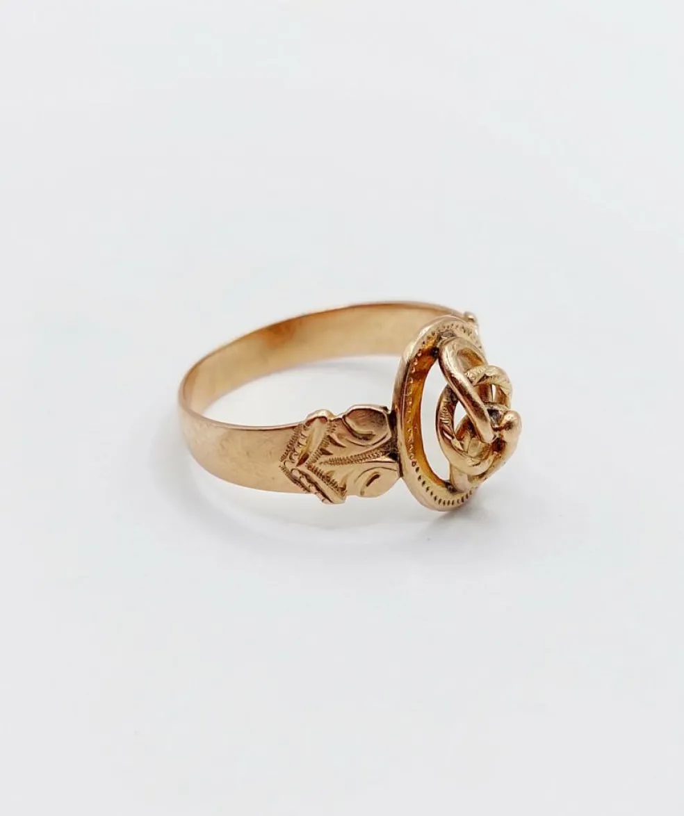 Bague chevalière victorienne or rose, décorations finement ciselées (circa 1890)