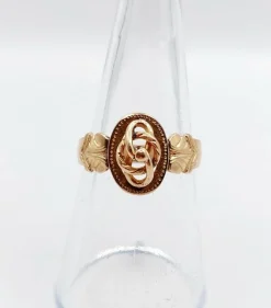 Bague chevalière victorienne or rose, décorations finement ciselées (circa 1890)