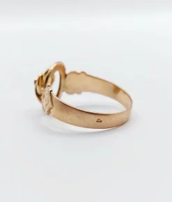 Bague chevalière victorienne or rose, décorations finement ciselées (circa 1890)