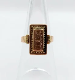 Bague chevalière victorienne or rose et or jaune, finement ciselée et gravée MR (circa 1890)