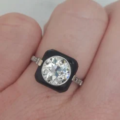 Bague cible Art Déco en platine, onyx et diamant taille ancienne de 2 carats