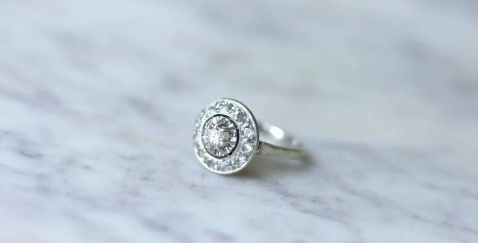 Bague cible Art Déco Or blanc Platine Diamants
