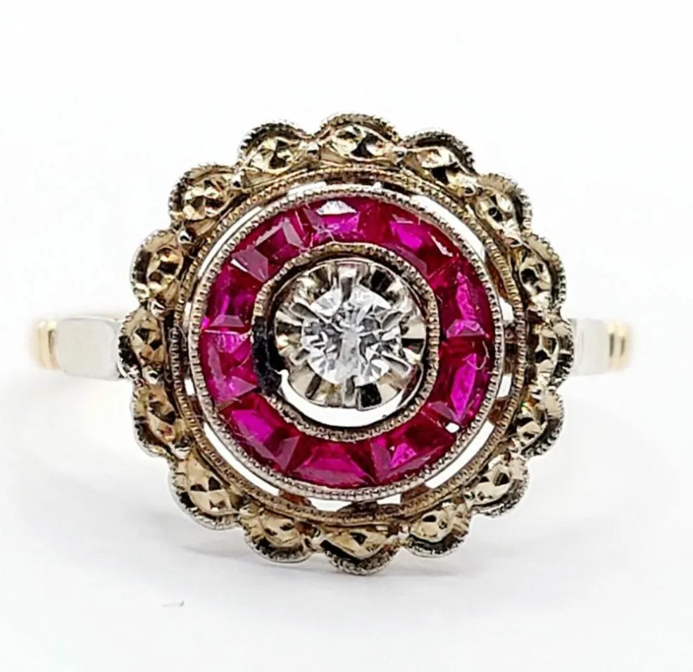 Bague cible Art Déco or rose, diamant, rubis calibrés (circa 1920)